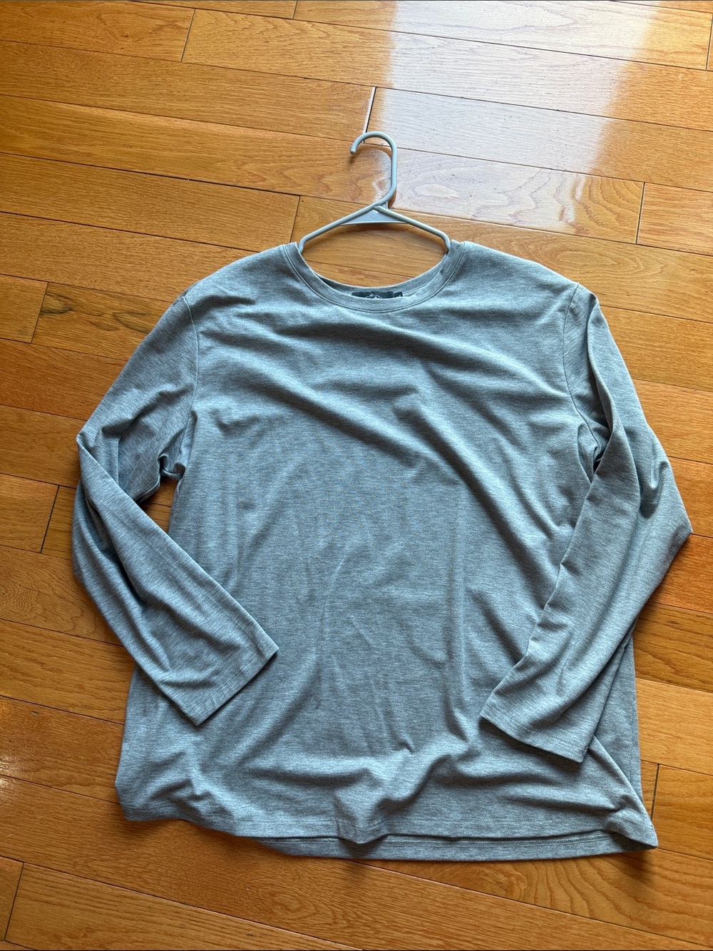 Classic Women’s Long-Sleeve Crew Neck Shirt - Light Gray
